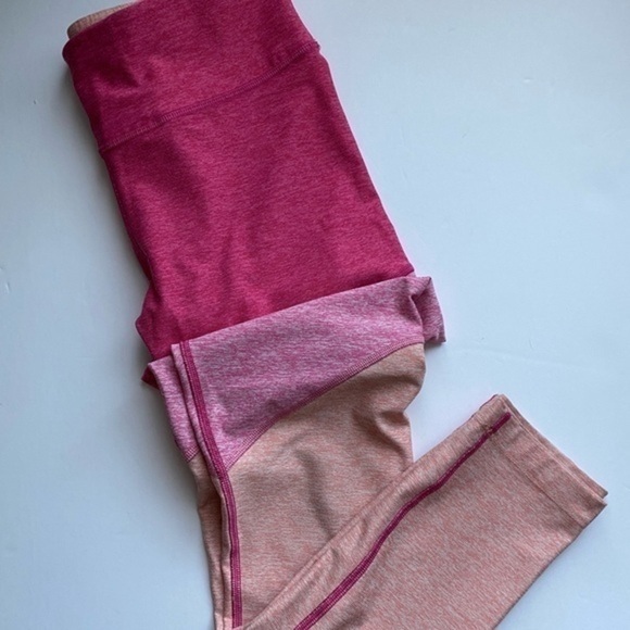 Outdoor Voices • Flamingo Pink + Peach Colorblock Leggings 7/8 - Picture 8 of 10